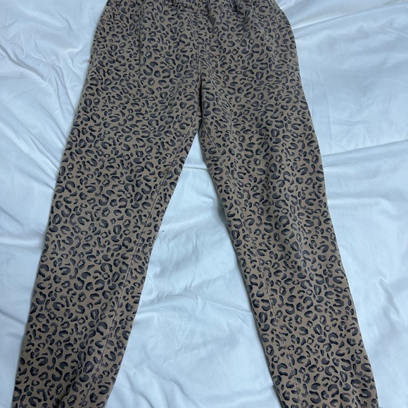 Abercrombie & Fitch Leopard Sweatpants - Picture 4 of 4